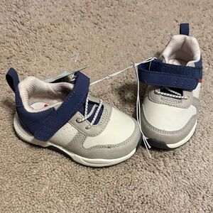 NWT Kids size 5 stride rite Grey & Navy Athletic Sneakers/  Shoes